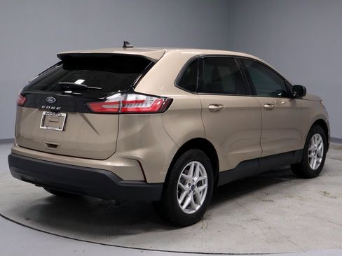 Certified 2021 Ford Edge SE image 10