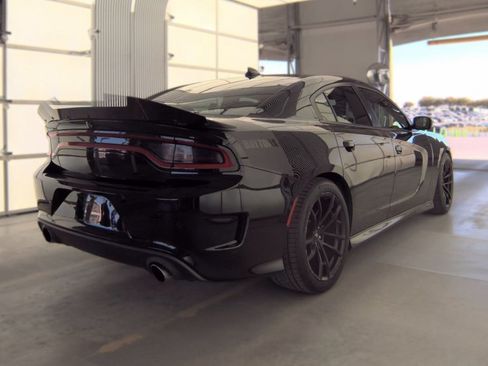 Used 2017 Dodge Charger R/T RWD image 4