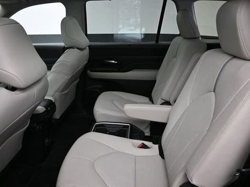 Certified 2025 Toyota Grand Highlander AWD image 35