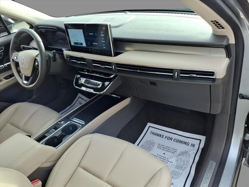 Certified 2024 Lincoln Corsair FWD image 12