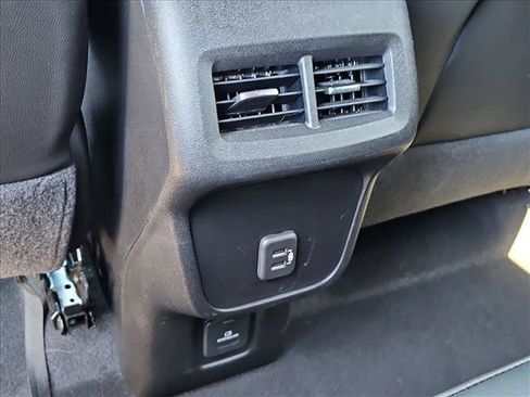 Certified 2022 Chevrolet Equinox RS w/ Infotainment Package FWD image 25