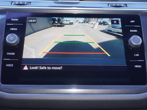 Used 2023 Volkswagen Tiguan SE image 17