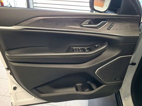 Used 2021 Jeep Grand Cherokee L Limited image 13