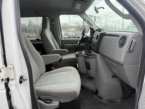 Used 2011 Ford E-350 and Econoline 350 XLT image 12
