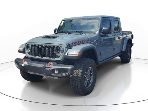 Used 2025 Jeep Gladiator Mojave AWD/4WD image 3