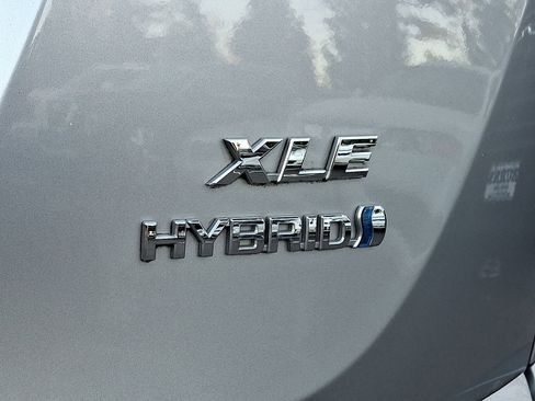 Used 2017 Toyota RAV4 XLE image 31