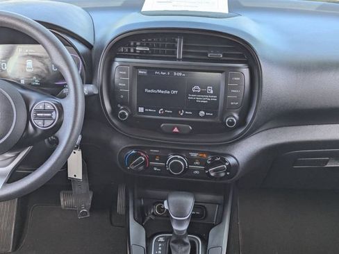 Used 2025 Kia Soul LX w/ LX Technology Package FWD image 16