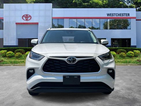 Used 2023 Toyota Highlander XLE AWD/4WD image 2
