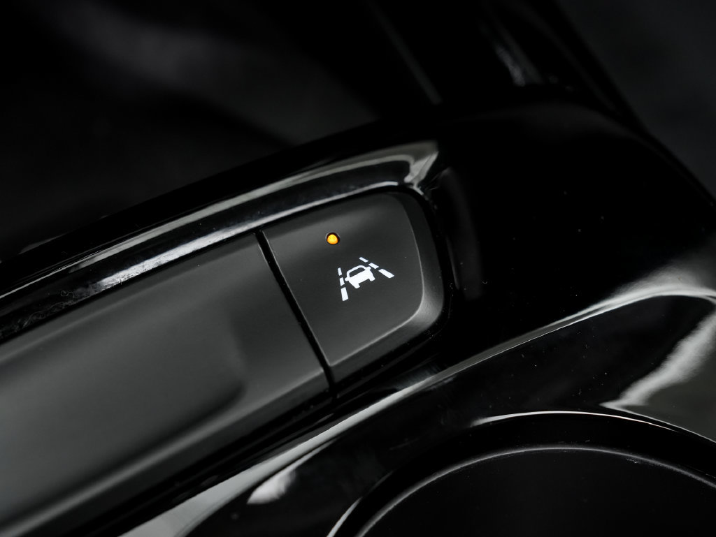 Used 2025 Chevrolet Trax ACTIV w/ Sunroof Package FWD image 21