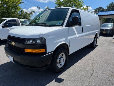 Used 2021 Chevrolet Express 2500 RWD image 3