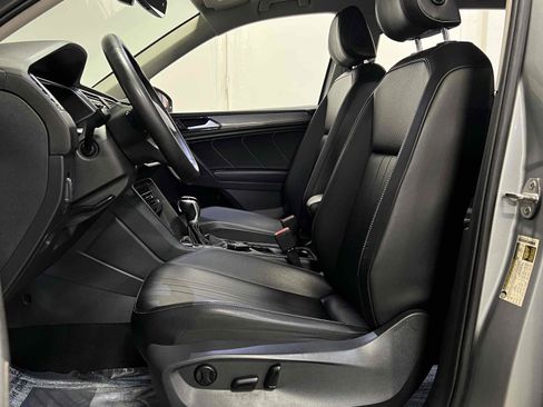 Used 2022 Volkswagen Tiguan SE image 43