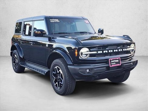 Used 2025 Ford Bronco Outer Banks AWD/4WD image 3