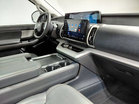 Certified 2025 Ford Expedition Active AWD/4WD image 27