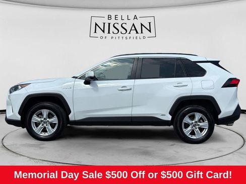 Used 2020 Toyota RAV4 XLE AWD/4WD image 2