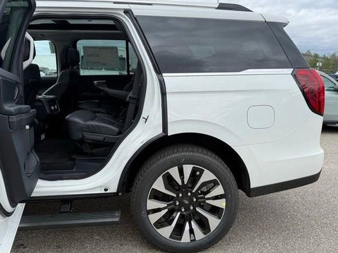 New 2026 Ford Expedition Platinum image 38