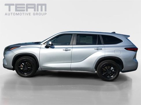 Used 2023 Toyota Highlander L image 4