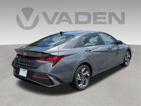 Used 2025 Hyundai Elantra Sport FWD image 21