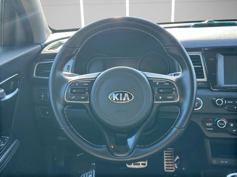 Used 2019 Kia Niro EX w/ Cold Weather Package 2.0 FWD image 17