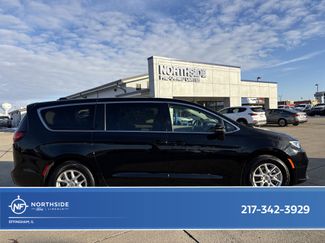 Used 2024 Chrysler Pacifica Touring-L video 1