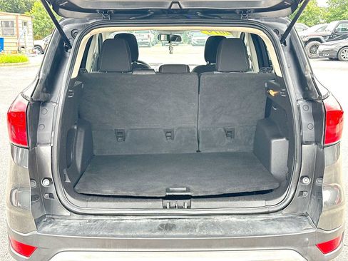 Used 2019 Ford Escape SE FWD image 28