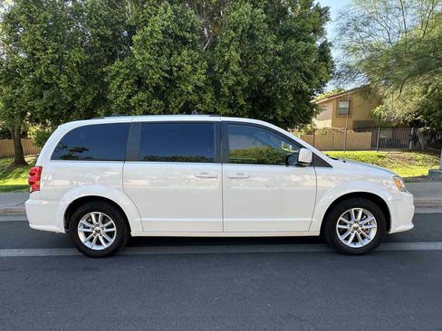 Used 2020 Dodge Grand Caravan SXT FWD image 9