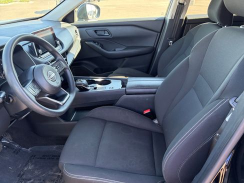 Used 2024 Nissan Rogue S FWD image 17