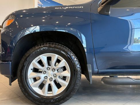 Used 2022 Chevrolet Silverado 1500 Custom AWD/4WD image 10