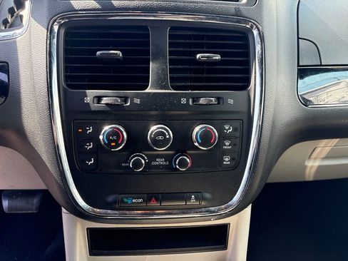 Used 2020 Dodge Grand Caravan SXT FWD image 18
