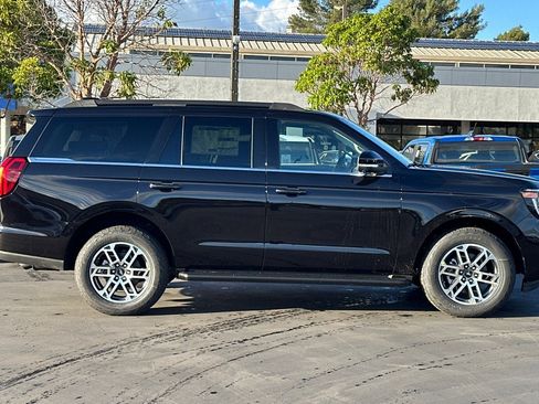 New 2025 Ford Expedition Active image 3