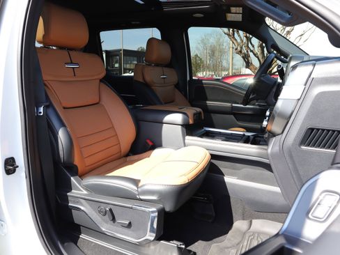 Used 2024 Ford F450 Platinum image 33