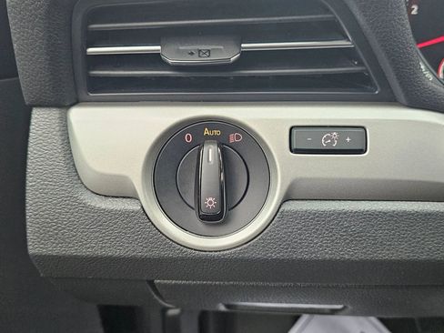 Used 2022 Volkswagen Passat 2.0T SE image 25