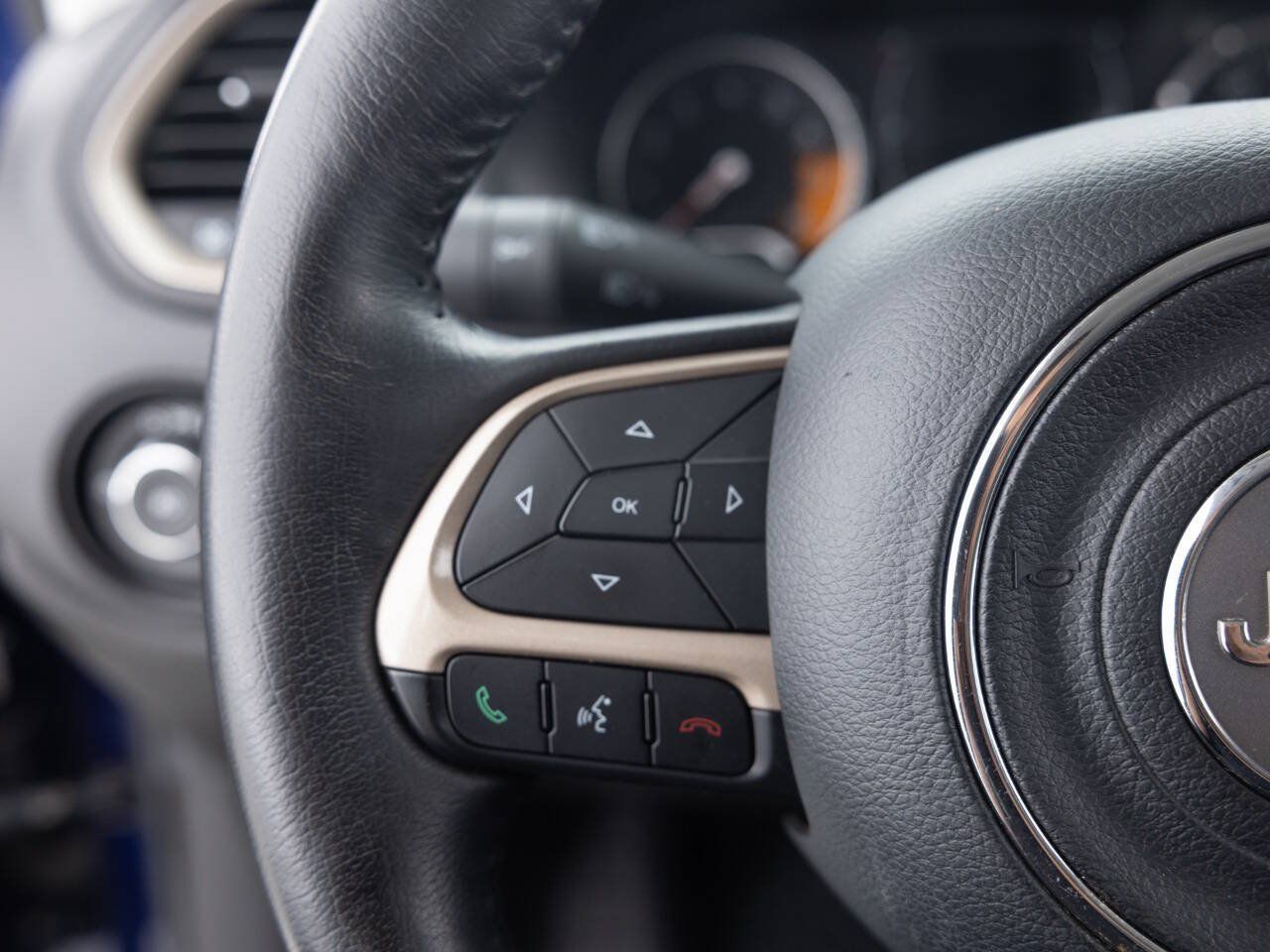 Used 2016 Jeep Renegade Latitude FWD image 37
