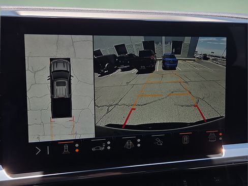 Used 2025 Chevrolet Silverado 1500 High Country AWD/4WD image 23