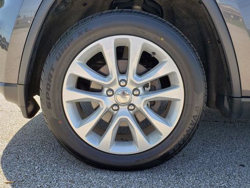 Used 2017 Jeep Grand Cherokee Limited AWD/4WD image 27