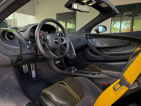 Used 2019 McLaren 570S image 38