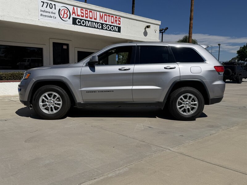 Used 2018 Jeep Grand Cherokee Laredo RWD image 2