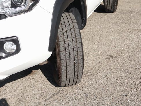 Used 2022 Toyota Tacoma TRD Off-Road w/ Technology Package image 45