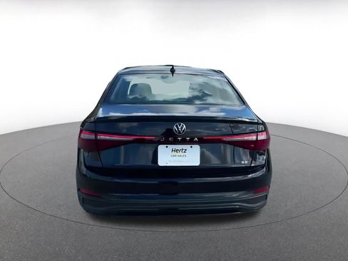 Used 2025 Volkswagen Jetta SE image 12
