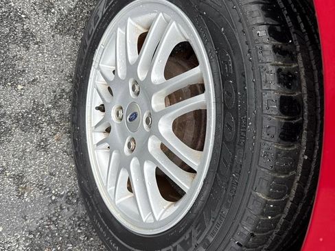 Used 2010 Ford Focus SE FWD image 26