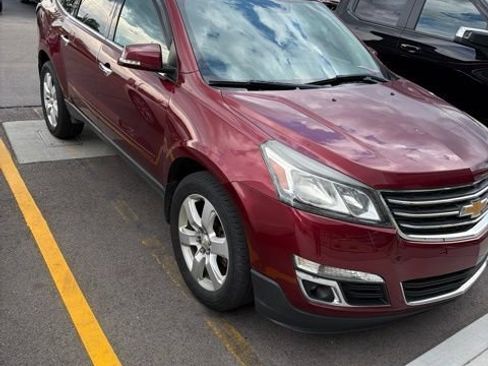 Used 2017 Chevrolet Traverse LT w/ Style and Technology Package AWD/4WD image 3