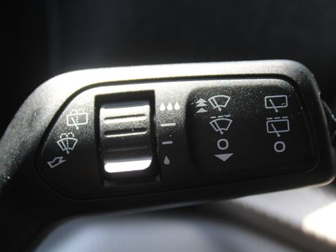 Used 2025 Ford Explorer Active w/ Active Comfort Package RWD image 35