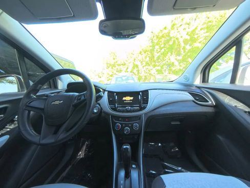 Used 2019 Chevrolet Trax LS FWD image 26