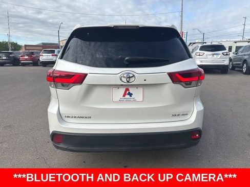 Used 2019 Toyota Highlander XLE AWD/4WD image 4