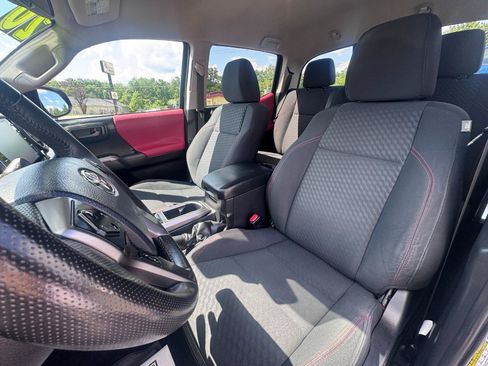 Used 2020 Toyota Tacoma SR5 AWD/4WD image 14
