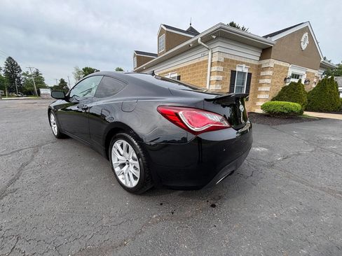 Used 2013 Hyundai Genesis 3.8 RWD image 3