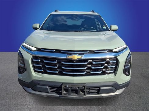 Used 2025 Chevrolet Equinox LT w/ Convenience Package II image 2