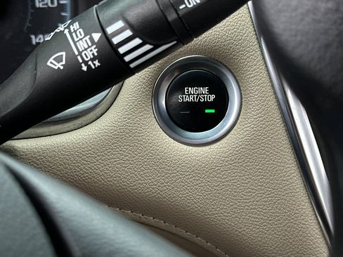 Used 2022 Chevrolet Traverse LS FWD image 30