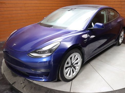 Used 2022 Tesla Model 3 Standard Range image 7