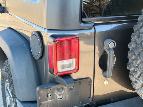 Used 2018 Jeep Wrangler Unlimited Sport S image 13