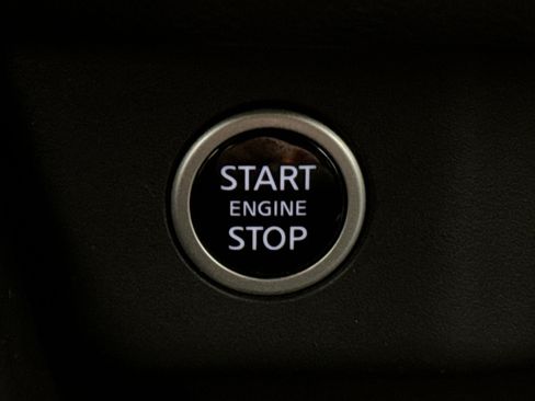 Used 2023 Nissan Rogue S image 18